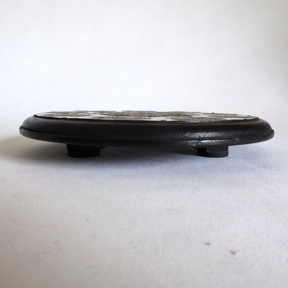 VINTAGE 7” HANDCRAFTED HAMMERED SILVER METAL TIN & WOOD TRIVET SET OF 2 (USED) - Picture 9 of 9